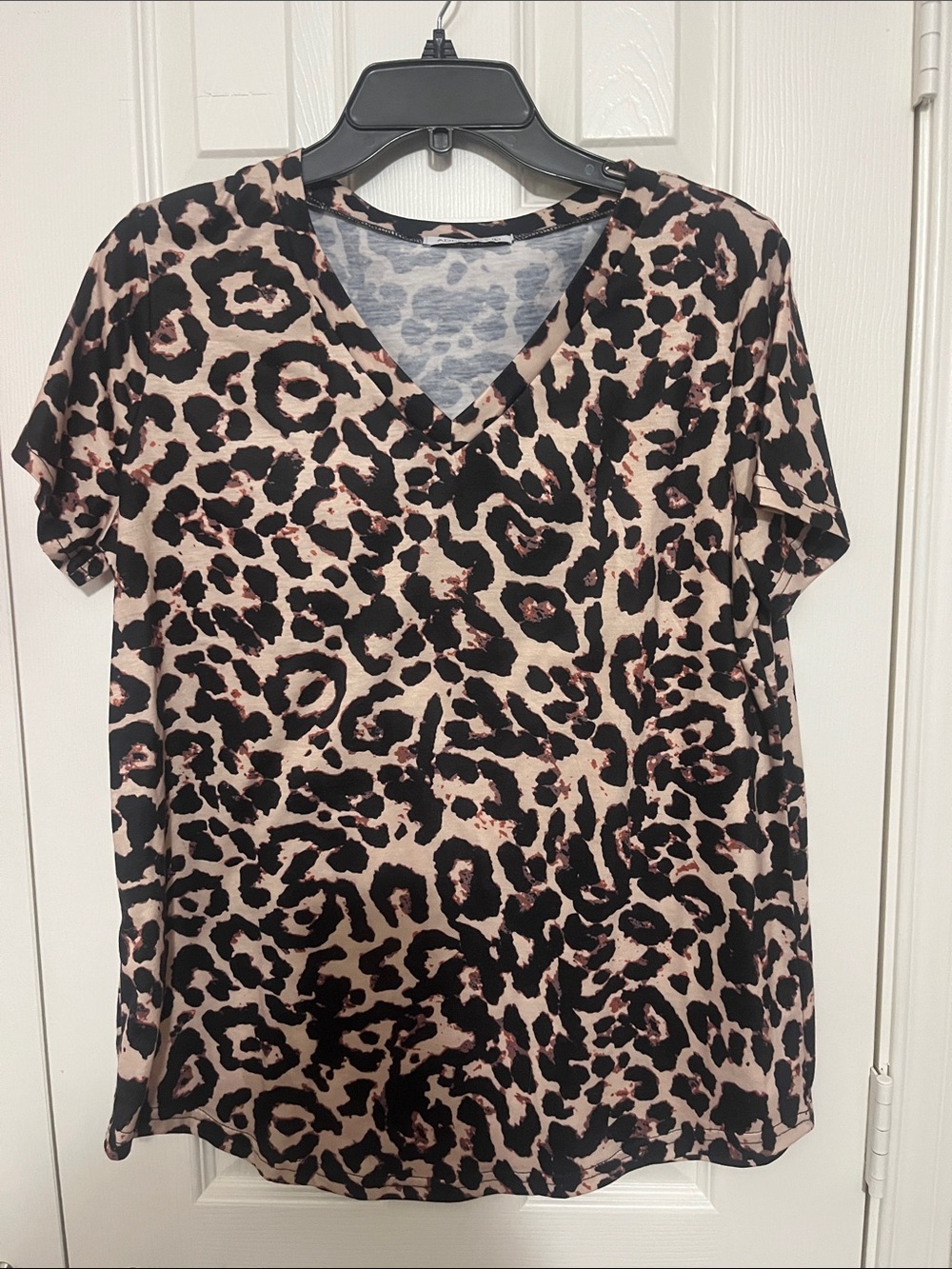 V-Neck Leopard Print Short Sleeve Top - Beige and Black